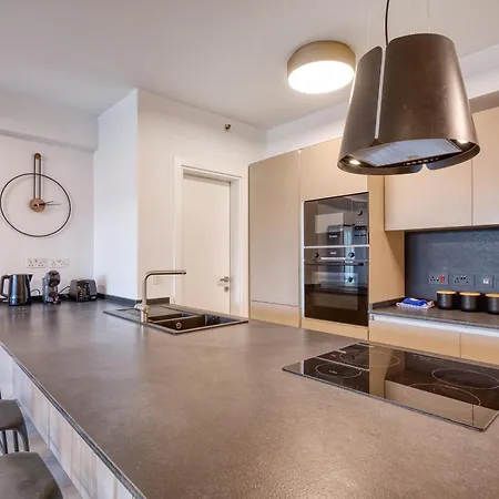 1br In St Julians Minutes To And Nightlife Apartment